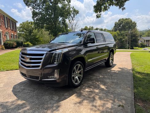 Used 2016 Cadillac Escalade ESV Premium AWD/4WD image 2