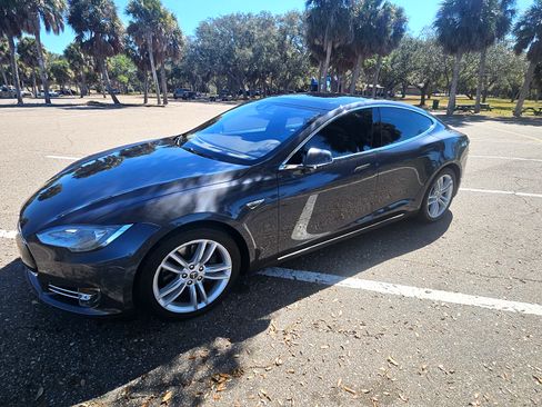 Used 2015 Tesla Model S 85D image 2