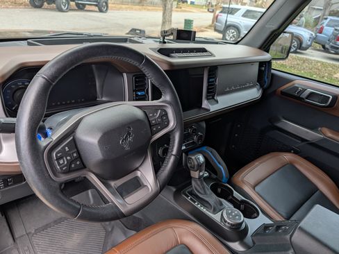 Used 2023 Ford Bronco Outer Banks w/ Sasquatch Package image 2