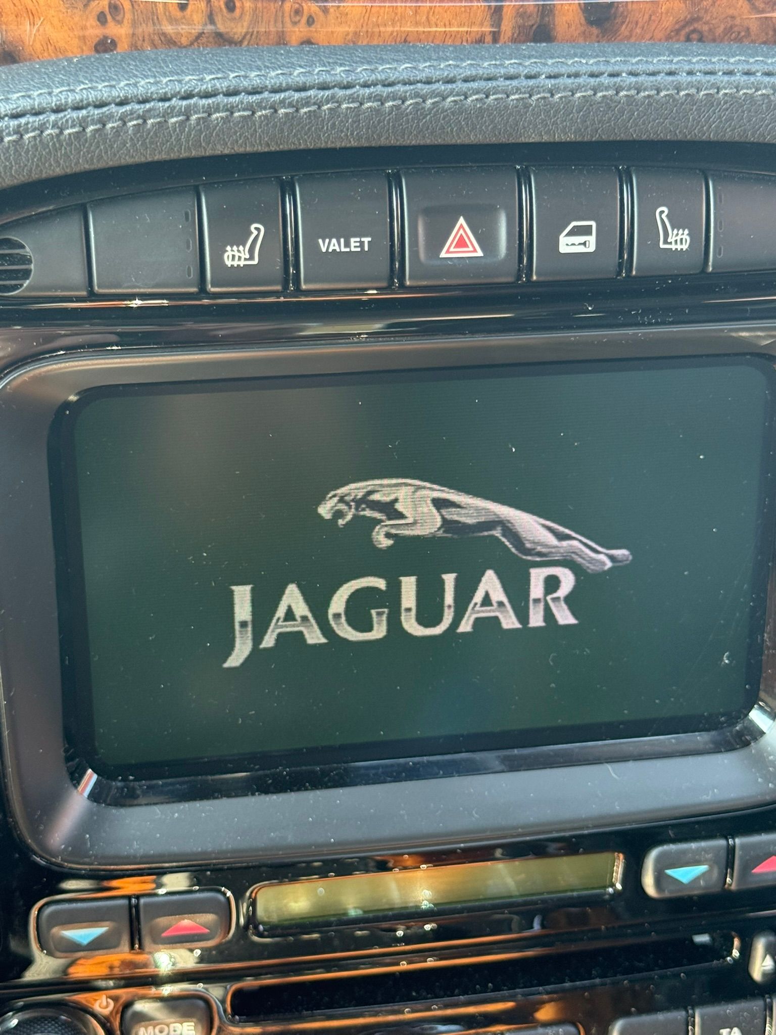 Used 2004 Jaguar XJ8 RWD image 1