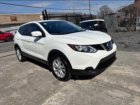 Used 2017 Nissan Rogue Sport S w/ S Appearance Package FWD image 1