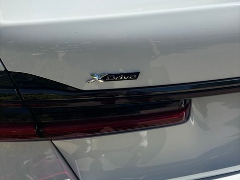 Used 2020 BMW 750i xDrive w/ M Sport Package image 14