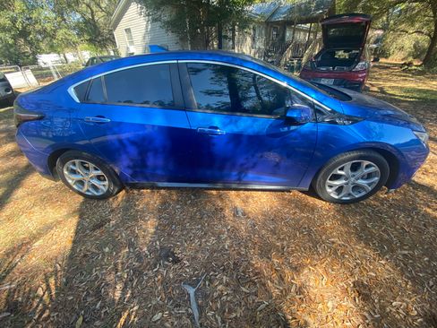Used 2017 Chevrolet Volt Premier w/ Driver Confidence II Package image 4