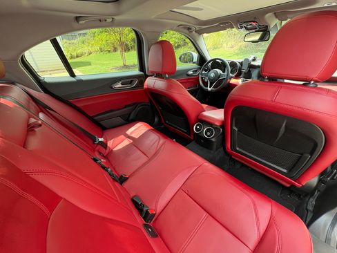 Used 2019 Alfa Romeo Giulia w/ Quick Order Package 22K Sport RWD image 23