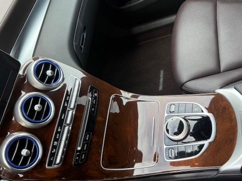 Used 2018 Mercedes-Benz GLC 300 4MATIC image 9