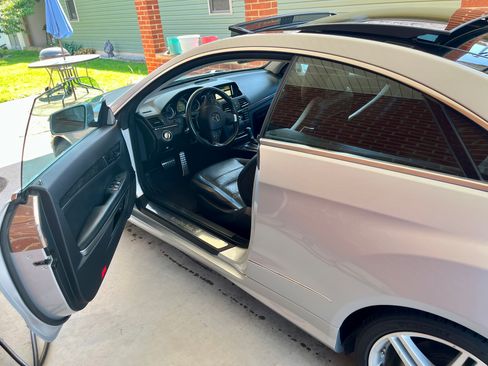 Used 2010 Mercedes-Benz E 550 Coupe image 6