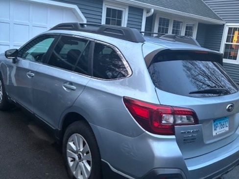 Used 2018 Subaru Outback 2.5i Premium image 2