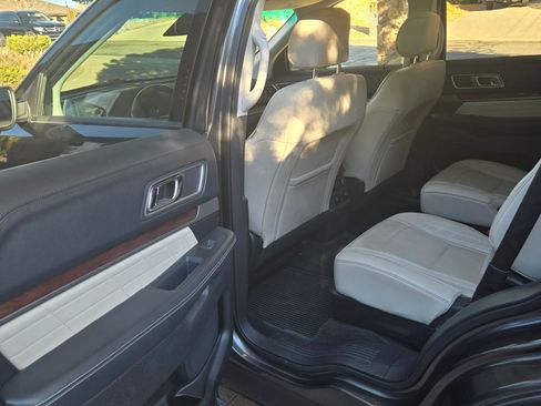 Used 2016 Ford Explorer Platinum image 8