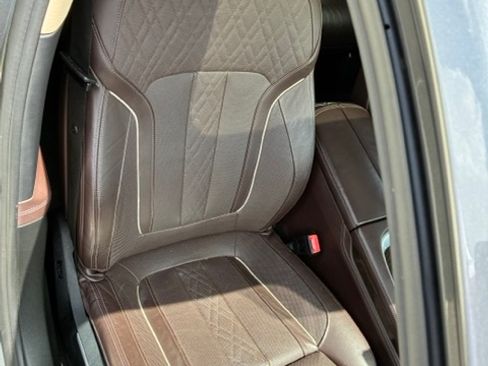 Used 2017 BMW 740i image 15