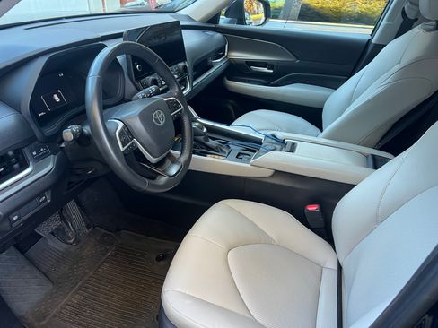 Used 2024 Toyota Grand Highlander AWD image 4
