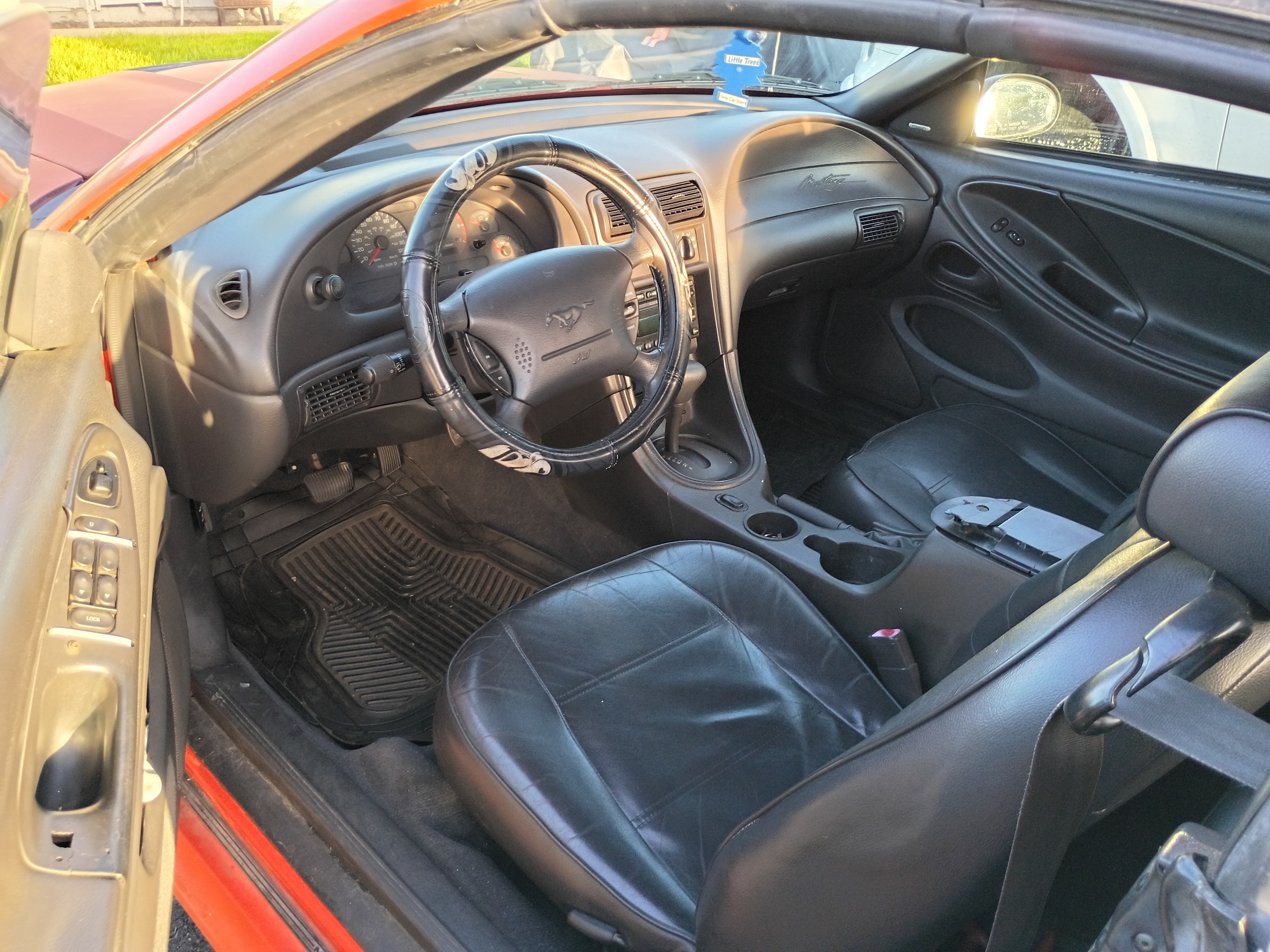 Used 2004 Ford Mustang Convertible RWD image 1