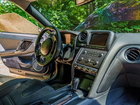 Used 2013 Nissan GT-R Premium image 27