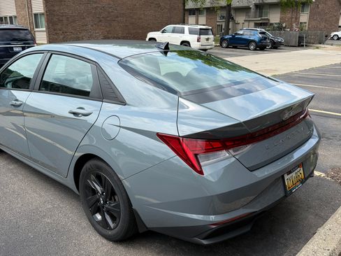 Used 2022 Hyundai Elantra Blue FWD image 9