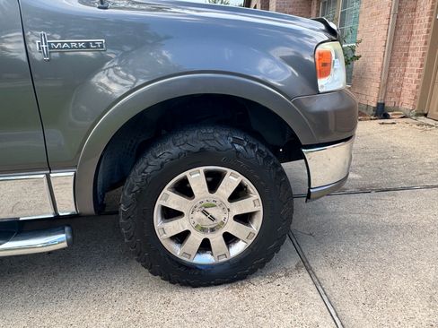 Used 2006 Lincoln Mark LT 4x4 image 17