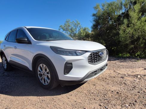 Used 2024 Ford Escape Active image 1