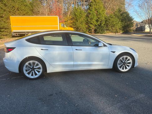 Used 2023 Tesla Model 3 Standard Range image 4