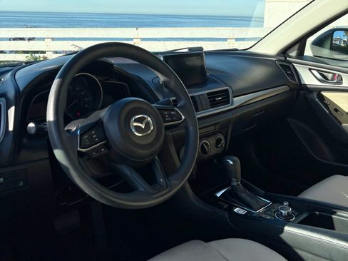Used 2017 MAZDA MAZDA3 Sport FWD image 4