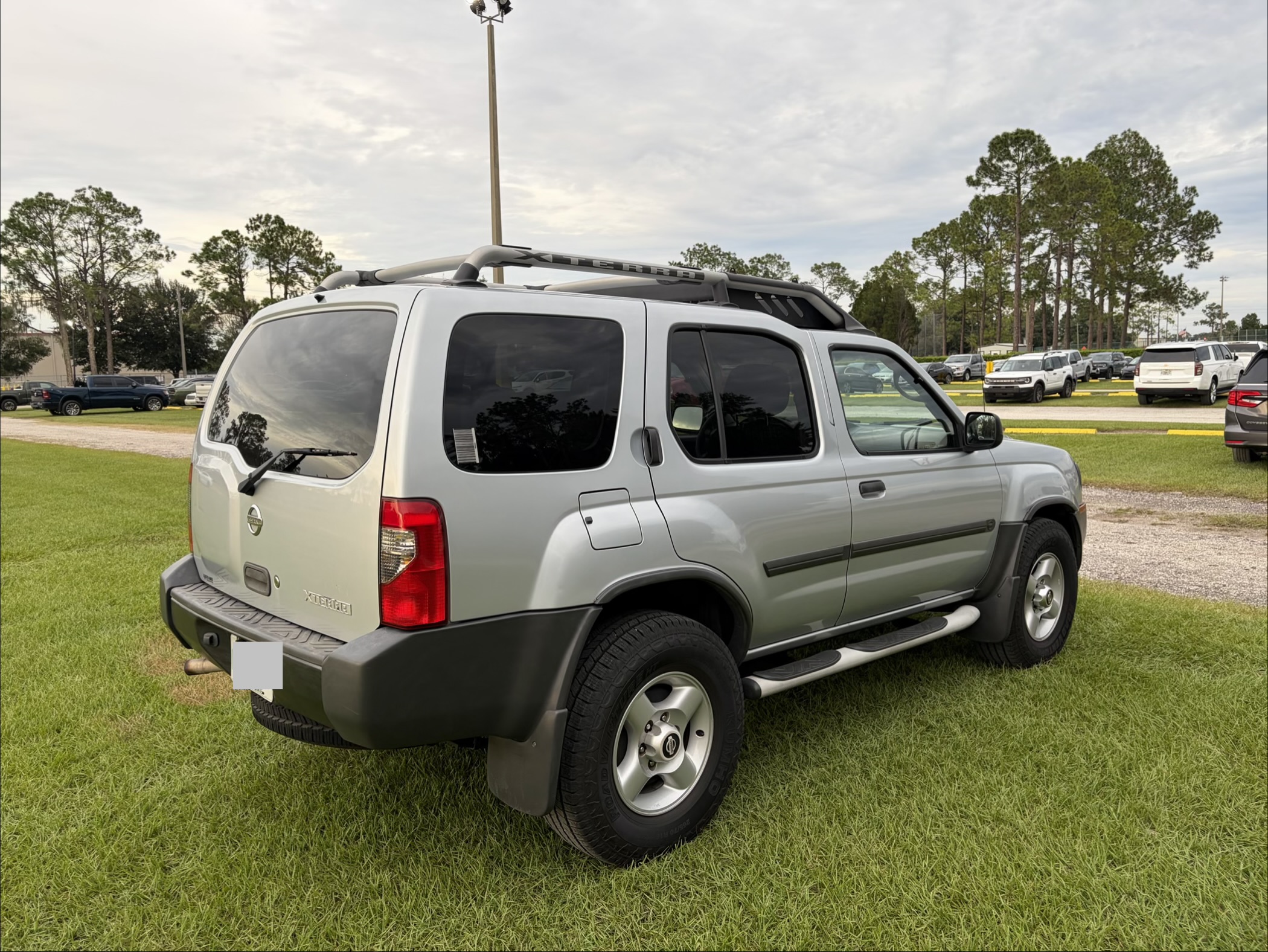 Used 2002 Nissan Xterra XE RWD image 2