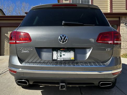 Used 2016 Volkswagen Touareg Sport image 8