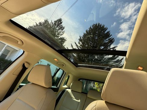 Used 2014 Volkswagen Tiguan S image 9