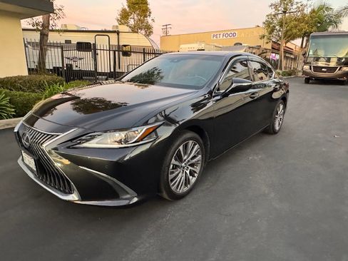 Used 2021 Lexus ES 300h w/ Premium Package image 1