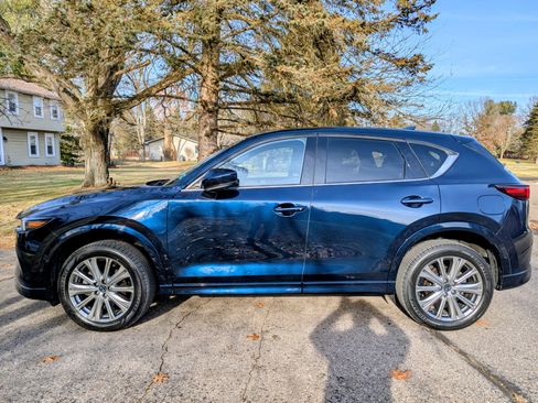 Used 2023 MAZDA CX-5 Signature image 1