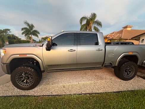 Used 2025 GMC Sierra 3500 Denali w/ Denali Reserve Package AWD/4WD image 4