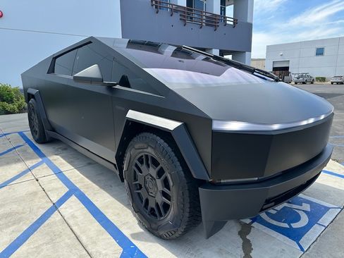 Used 2024 Tesla Cybertruck AWD Crew Cab image 2