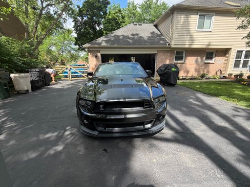 Used 2014 Ford Mustang Shelby GT500 w/ Equipment Group 821A RWD image 2