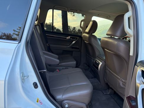Used 2018 Lexus GX 460 Premium AWD/4WD image 17