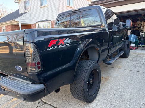 Used 2004 Ford F350 XLT image 8