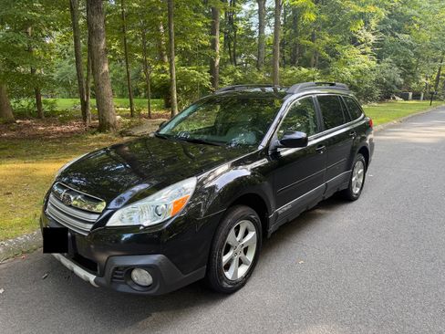 Used 2014 Subaru Outback 2.5i Limited AWD/4WD image 5