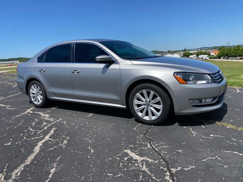 Used 2013 Volkswagen Passat 2.5 SEL Premium FWD image 10