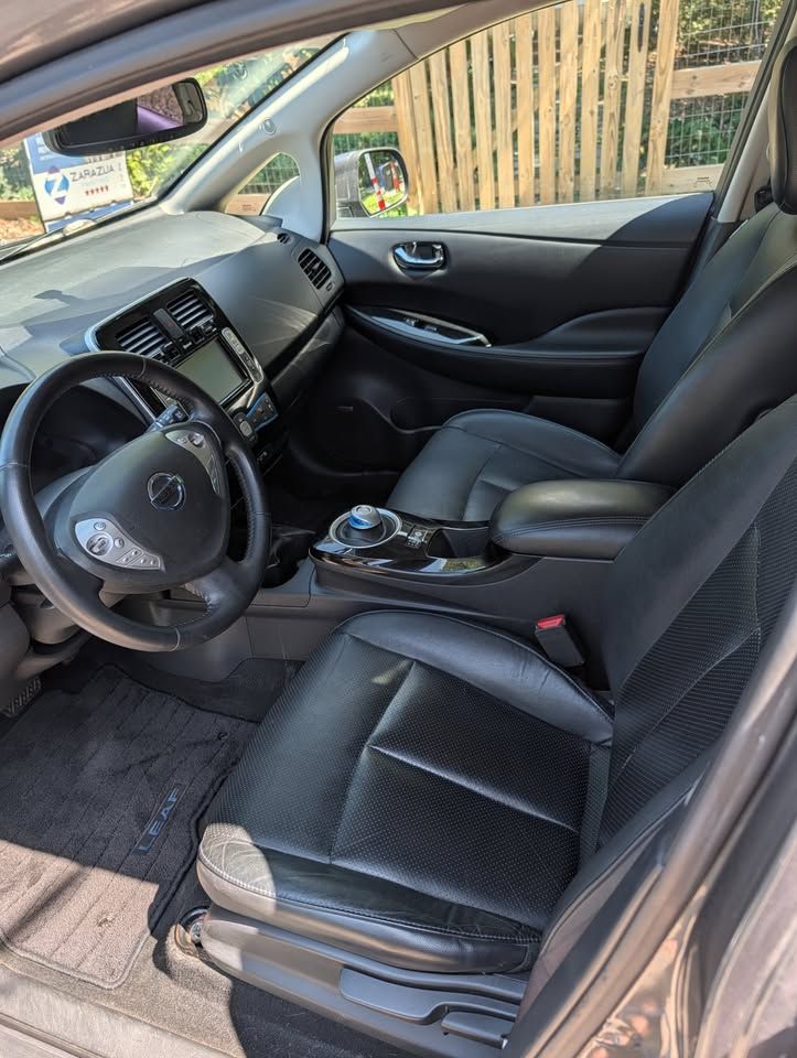 Used 2014 Nissan Leaf SL w/ Premium Package FWD image 5