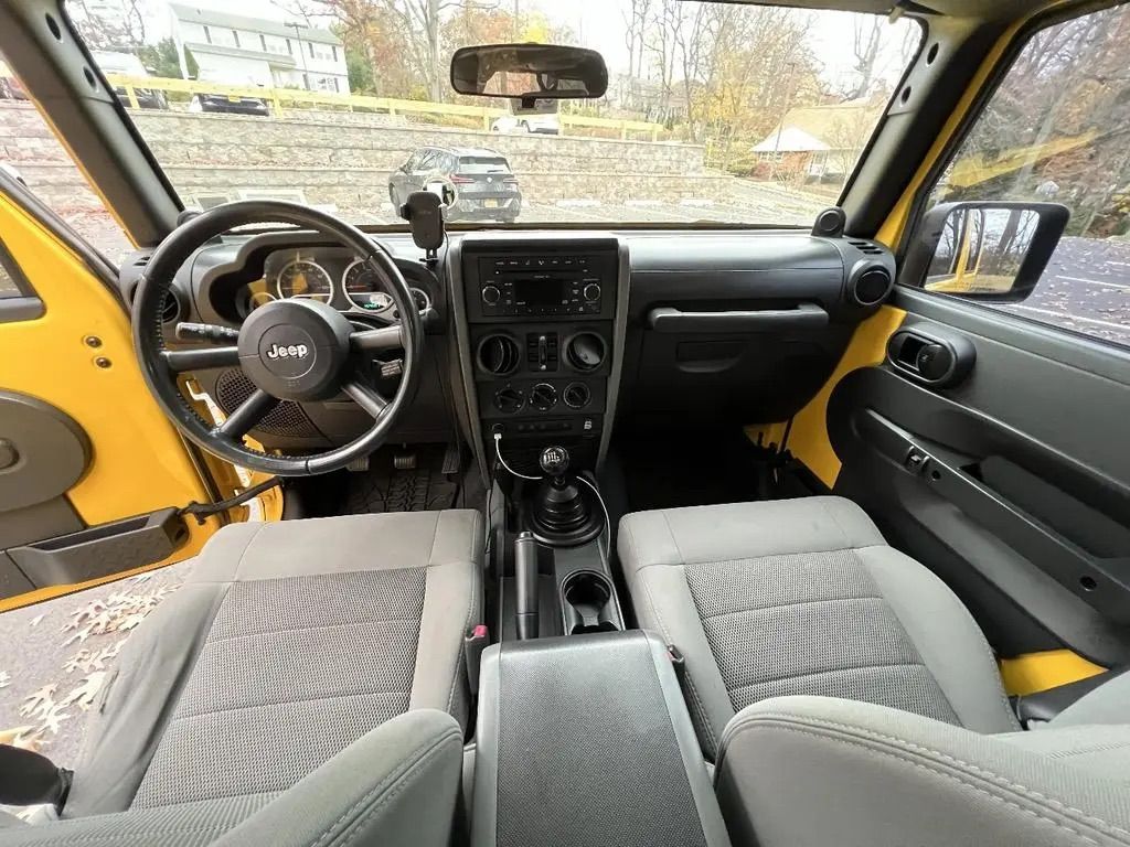 Used 2009 Jeep Wrangler Unlimited Rubicon w/ Dual Top Group AWD/4WD image 21