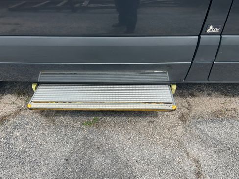 Used 2018 Mercedes-Benz Sprinter 2500 image 17