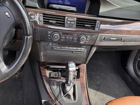 Used 2013 BMW 335i Convertible image 4