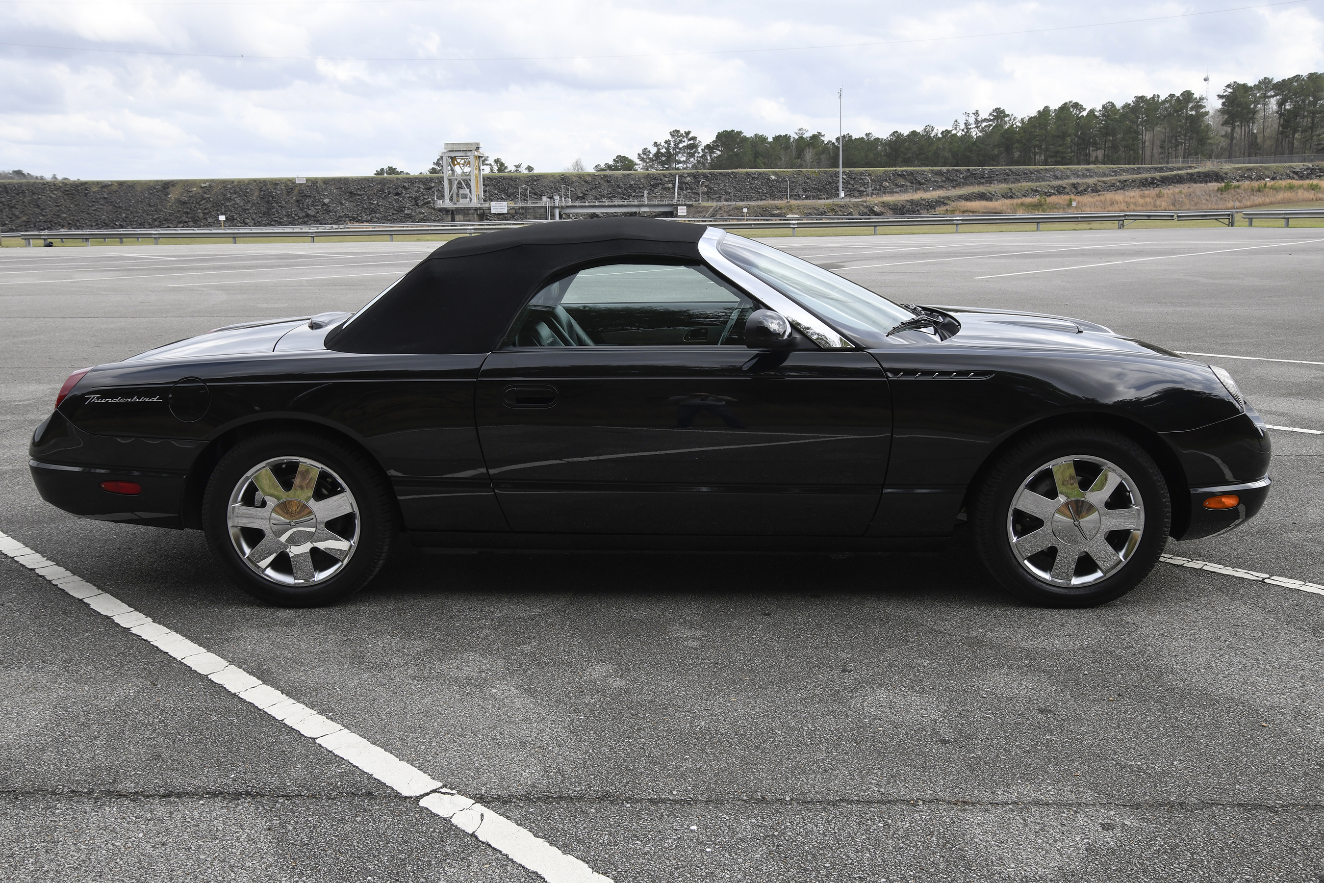 Used 2002 Ford Thunderbird RWD image 8