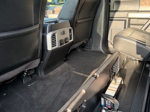 Used 2017 Ford F250 Lariat w/ Lariat Value Package AWD/4WD image 26