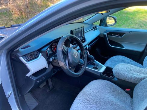 Used 2022 Toyota RAV4 XLE image 9