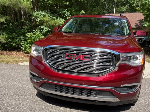 Used 2018 GMC Acadia Denali w/ Technology Package FWD image 5