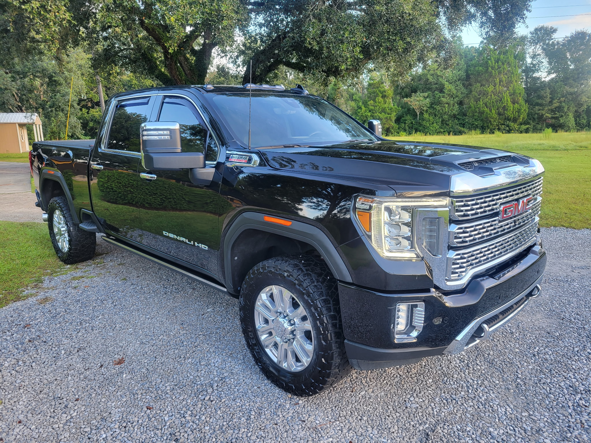 Used 2023 GMC Sierra 2500 Denali w/ Denali Black Diamond Edition AWD/4WD image 2