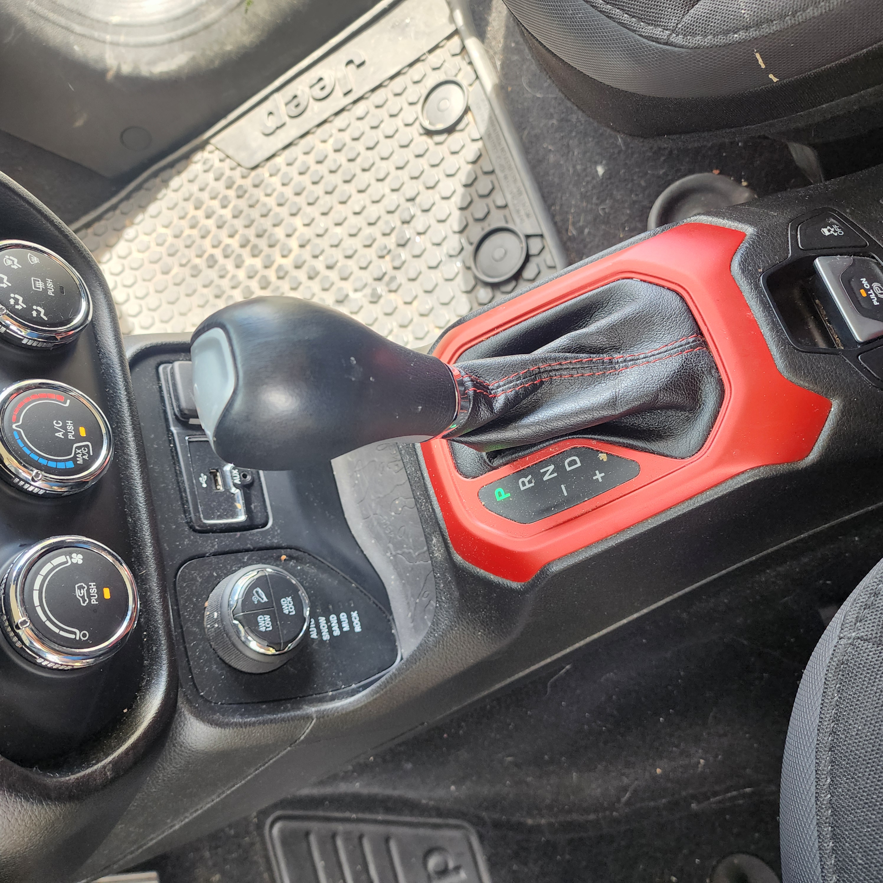 Used 2017 Jeep Renegade Trailhawk w/ Trailer Tow Group AWD/4WD image 11