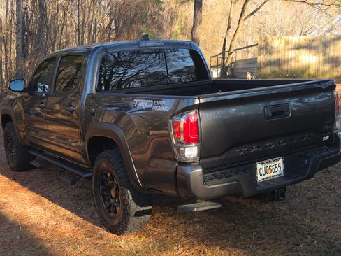 Used 2022 Toyota Tacoma TRD Off-Road w/ Technology Package image 5