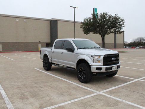 Used 2016 Ford F150 XLT w/ Equipment Group 301A Mid image 4