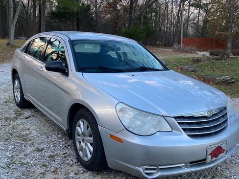 Used 2009 Chrysler Sebring LX image 2