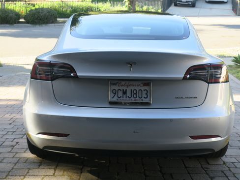 Used 2018 Tesla Model 3 Long Range image 4