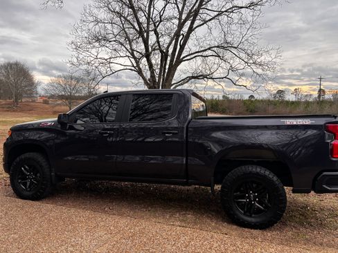 Used 2022 Chevrolet Silverado 1500 LT Trail Boss w/ Protection Package image 8