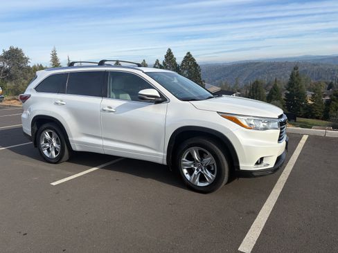Used 2016 Toyota Highlander Limited Platinum image 1
