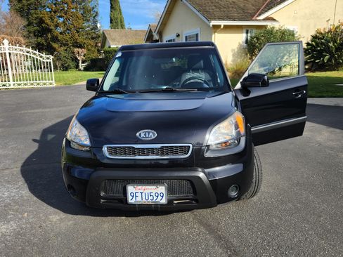 Used 2011 Kia Soul + w/ Audio Pkg image 1